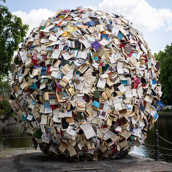 womensart1's tweet photo. Madrid-based artist Alicia Martin, known for transforming thousands of disused books into sculptures #womensart https://t.co/aVh00XQkqF