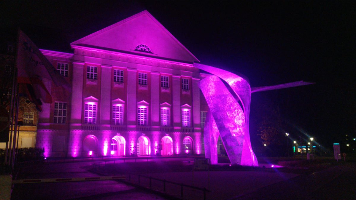 #Siemens zeigt nicht nur Flagge sondern auch Farbe und beteiligte sich am  #PurpleLightUp zum internationalen Tag der Menschen mit Behinderung am 03.12. #Verwaltungsgebäude  #Berlin