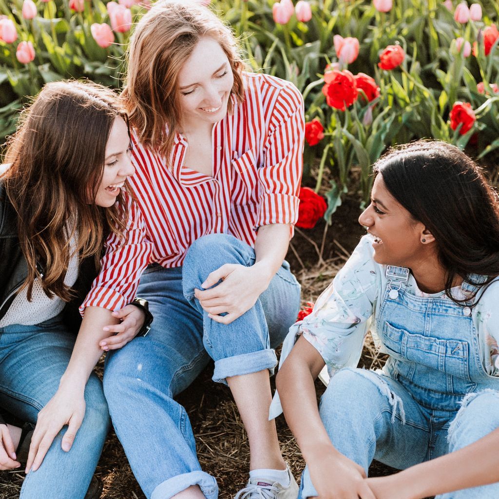 #GOFORIT Pour vous déconnecter en douceur, optez pour une #digitaldetox en plein air ! Et avec des amis dans un beau jardin c'est encore mieux 👉 @louerdehors 😉🌳💦🐞 #louerdehors #locationjardin #bonplan #detox 
#locationpiscine #locationterrasse #friends #fun #relax #startup