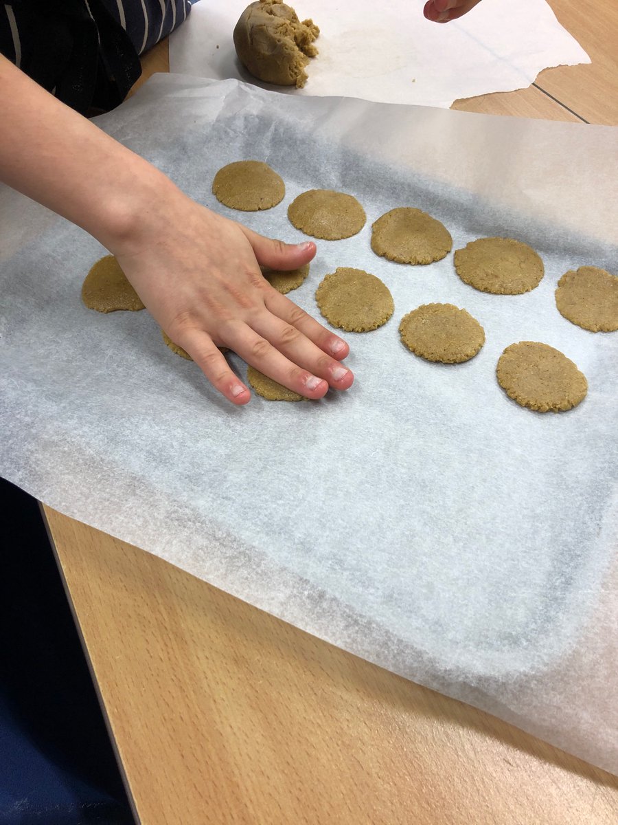 AhstLovelock's tweet photo. OT therapy doesn’t just have to be delivered in an SI room or with lots of equipment.... baking in the classroom is calming, develops fine motor skills and engages students in conversations with peers and staff #alderwasleyhallschool #ilovemyjob #ottherapy https://t.co/ZxXTYU1WDD
