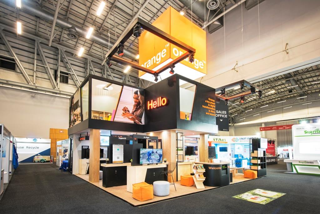 Four quarters design Studio tweet media