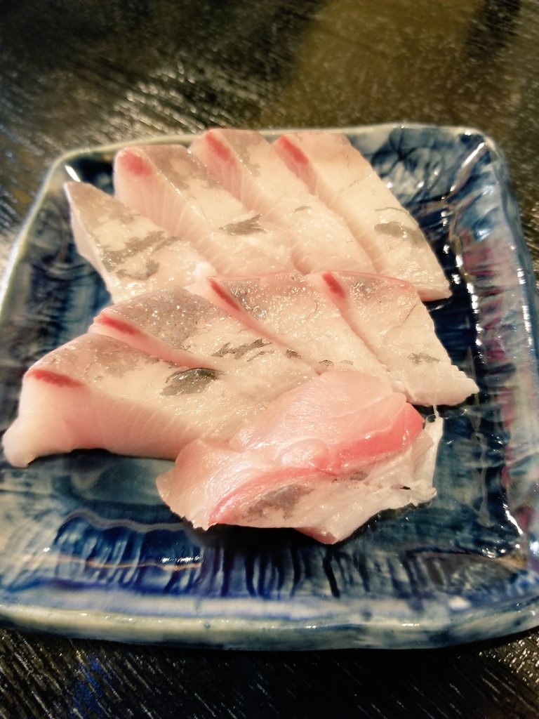 憩い酒場 やまさん家 究極の血抜き仕立て 熟成鰤出来ました りかぴいわく衝撃の美味さだったそうです あん肝も入荷しました 天ぷら 鍋でいきますよ リクエストあったので 天使の海老入荷しました 明日辺りにソテーで 予約用tel 西