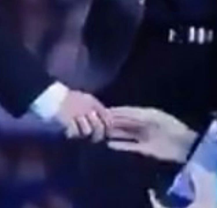 คือซูบินมือใหญ่ม้ากเท่าที่เคยเหน แล้วโธ่น้องจีมินลู้ก ลูกแม่ 555555555555555555555555555555555555555555555555555