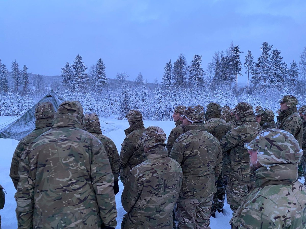 RAF_Odiham's tweet photo. RAF Odiham Station personnel @18Squadron @27_Sqn have been undertaking the Cold Weather Survival Course at RNoAF Base at Bardufoss in the arctic circle. The northern lights have been particularly stunning!@StnCdrRAFOdiham @ComdJHC https://t.co/gG3HHAfxg8