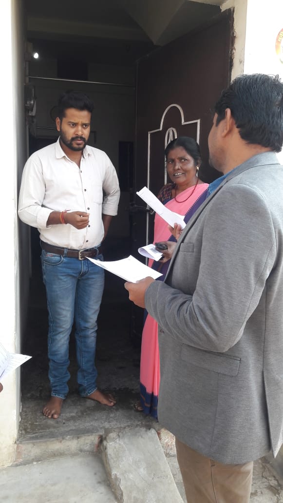 DC_Hazaribag's tweet photo. Voter slip distribution at #Katkamdag of #Hazaribagh....
#12December
#GoVoteHzb
#JharkhandKaVoteParv https://t.co/jyeclBvbrc