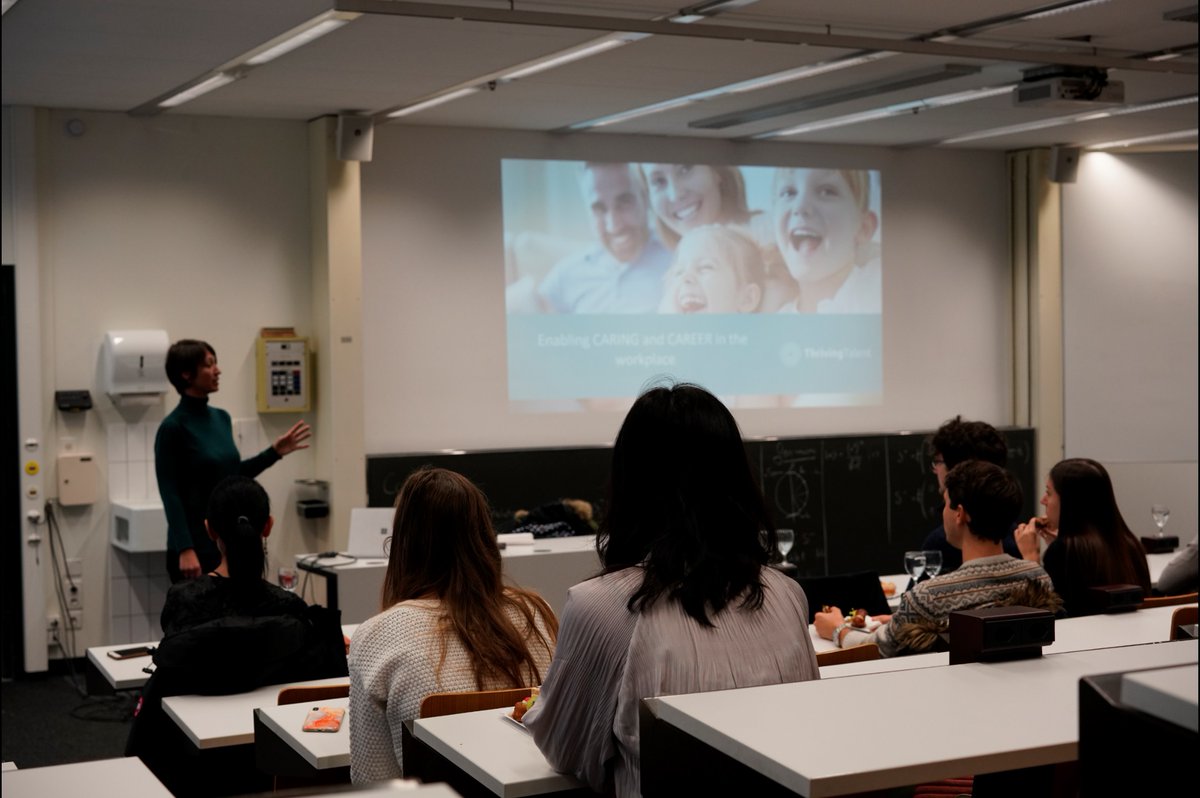 WISH_EPFL's tweet image. Thanks to Debbie Croft from @Thriving_Talent for her inspiring presentation and lively discussions with @EPFL PhD students this week, thanks to the EO office and @NCCRbioinspired for sponsoring lunch😀