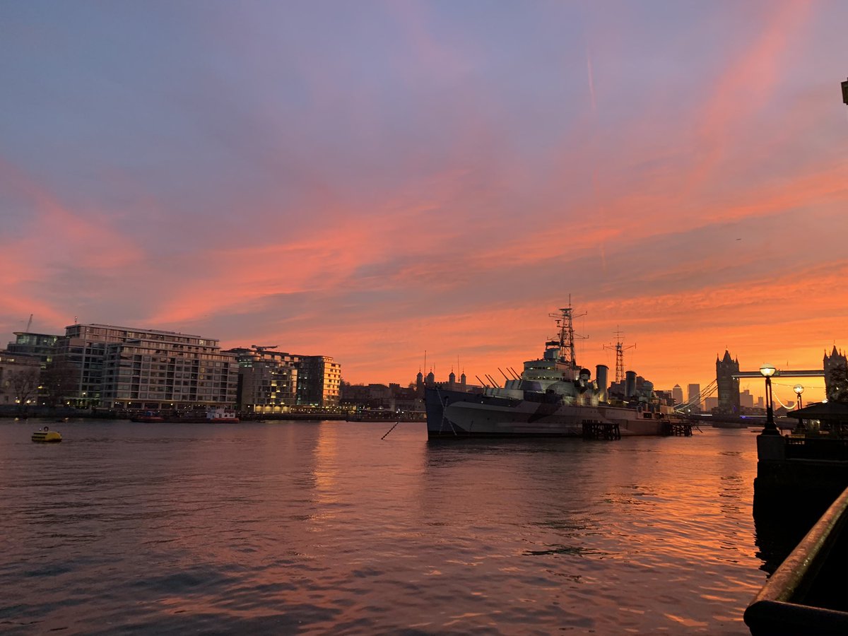 SteveVarleyEY's tweet photo. Back in @EY_UKI London today to be met by this lovey sunrise as I cross London Bridge to our More London Office. What a super start to any day! https://t.co/vAFySvp91V