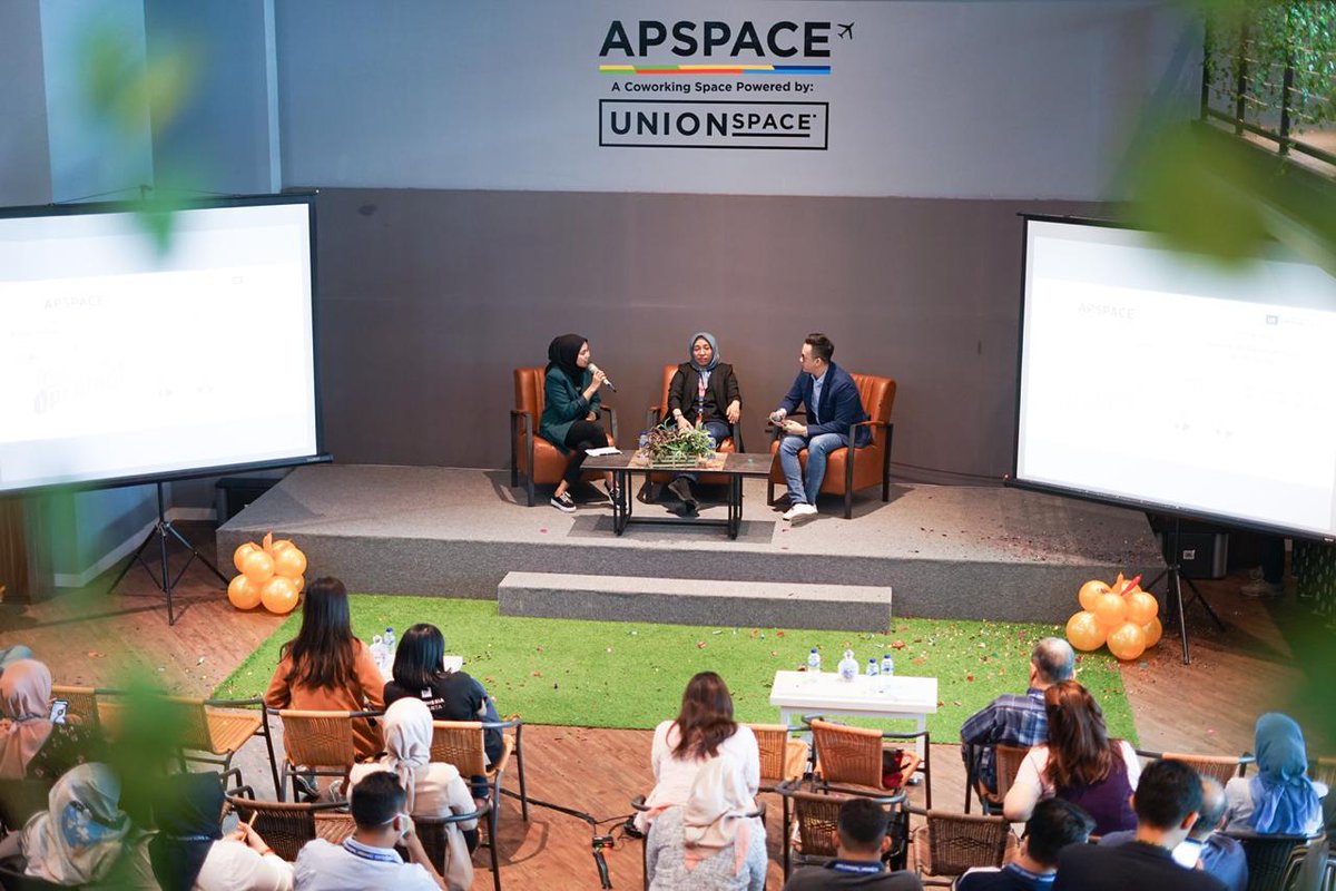 INJairports's tweet image. Grand Opening Coworking Space Premium APSpace di @CGK_AP2 Selasa, 3 Des 2019. Pertama di Indonesia &amp;amp; terletak di East Lobby T3 Domestik, APSpace merupakan salah satu layanan premium dgn luas 500meter persegi, 12 serviced office, 2 meeting room dan 1 event space.
#IVoteCGK