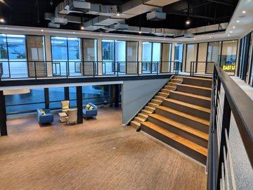 INJairports's tweet image. Grand Opening Coworking Space Premium APSpace di @CGK_AP2 Selasa, 3 Des 2019. Pertama di Indonesia &amp;amp; terletak di East Lobby T3 Domestik, APSpace merupakan salah satu layanan premium dgn luas 500meter persegi, 12 serviced office, 2 meeting room dan 1 event space.
#IVoteCGK