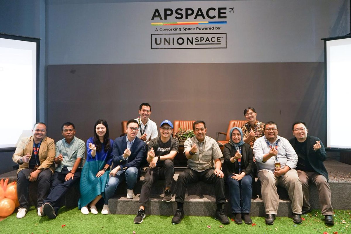 INJairports's tweet image. Grand Opening Coworking Space Premium APSpace di @CGK_AP2 Selasa, 3 Des 2019. Pertama di Indonesia &amp;amp; terletak di East Lobby T3 Domestik, APSpace merupakan salah satu layanan premium dgn luas 500meter persegi, 12 serviced office, 2 meeting room dan 1 event space.
#IVoteCGK