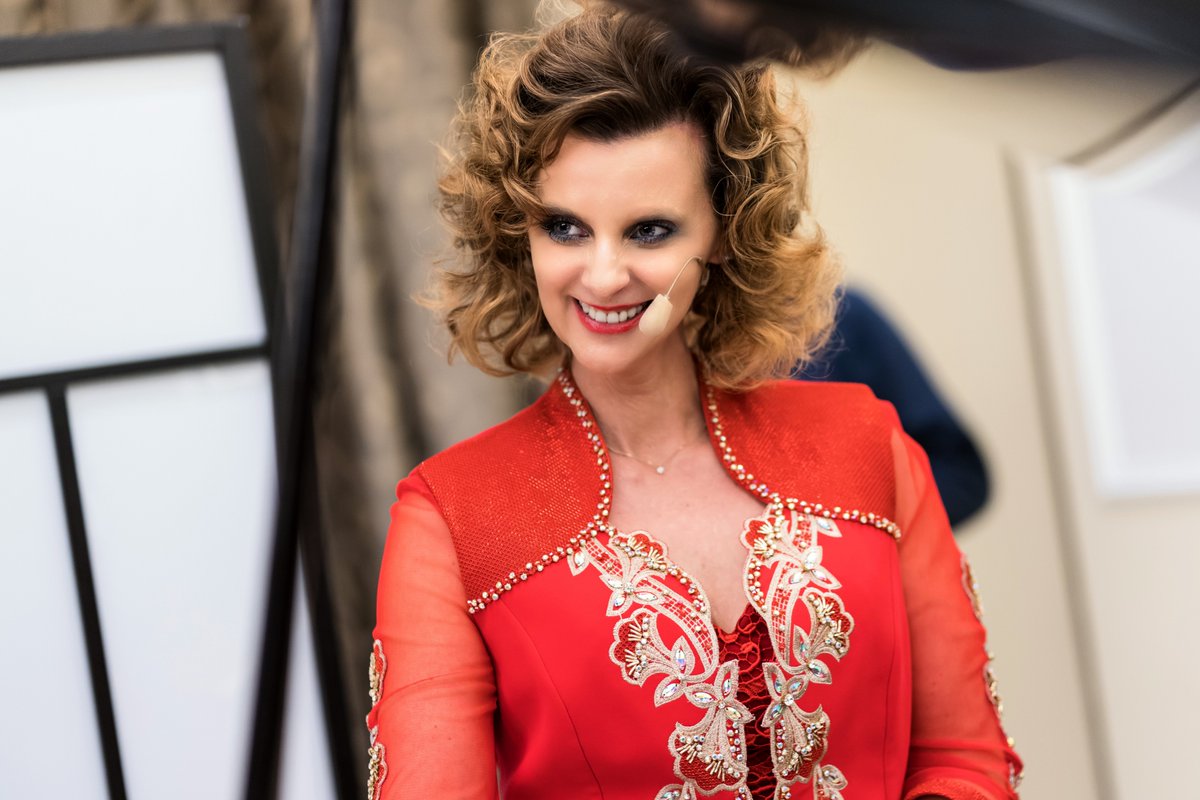 (Katya Giannini: a Milano una serata di parole e musica)
blog.promoweb.ch/wp-content/upl…
La vita è un’esperienza straordinaria se comprendiamo come viverla e come danzare tra gli eventi che essa ci propone. Questo il me...
Promoleader