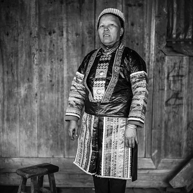 ThesCannon's tweet photo. Exposition à la boutique George Cannon Paris « On se Rencontre au Sommet des Nuages ». Venez découvrir l’univers de @anneemmanuellethion , et ses photographies des montagnes embrumées de la Chine, dans les provinces du Guizhou et du Guangxi. Une immersio… https://t.co/crrlbR0XXt https://t.co/knkM3v11nj