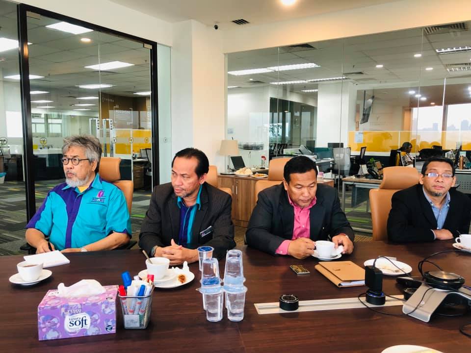 Finterra2u's tweet photo. Finterra was recently visited by the Vice Chancellors of the Kolej Profesional Baitulmal Kuala Lumpur &amp; PICOMS. Finterra hopes to implement the Waqf Chain for the benefit of both the these prestigious Institution of higher learning.

#wakaf #waqf #finterra #PICOMS #KPBKL https://t.co/kZMvDRAVsu