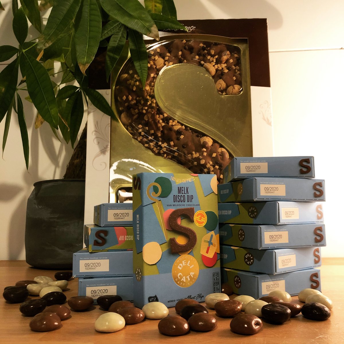 xip_online's tweet photo. XIP wenst iedereen alvast een fijne pakjesavond toe! 🎁Sinterklaas en zijn pieten zijn hier alvast langs geweest 😋 #dankjewelsinterklaasje https://t.co/TdcRmBHotn