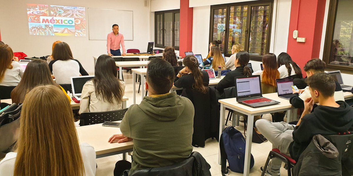 Hanami_Events's tweet image. Ayer, nuestros alumnos del TS en @EIP_Madrid han podido aprender un poco más sobre los eventos sociales en México,gracias a Jair Romero. 
#eipalumni #formacion #mexico #eventossociales
