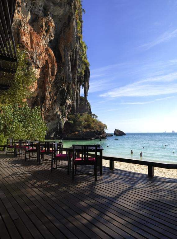 PWeddingWorld's tweet photo. #Rayavadee #Karabi offers beautiful settings for your vow ceremony &amp; multiple venues for dinner &amp; reception. 
Plan your #LuxuryWedding at this striking ancient limestone cave overlooking #PhranangBeach with #PlatinumWeddingWorld
#DestinationWedding #WeddingPlanner #IndianWedding https://t.co/PMMTmO4EhG