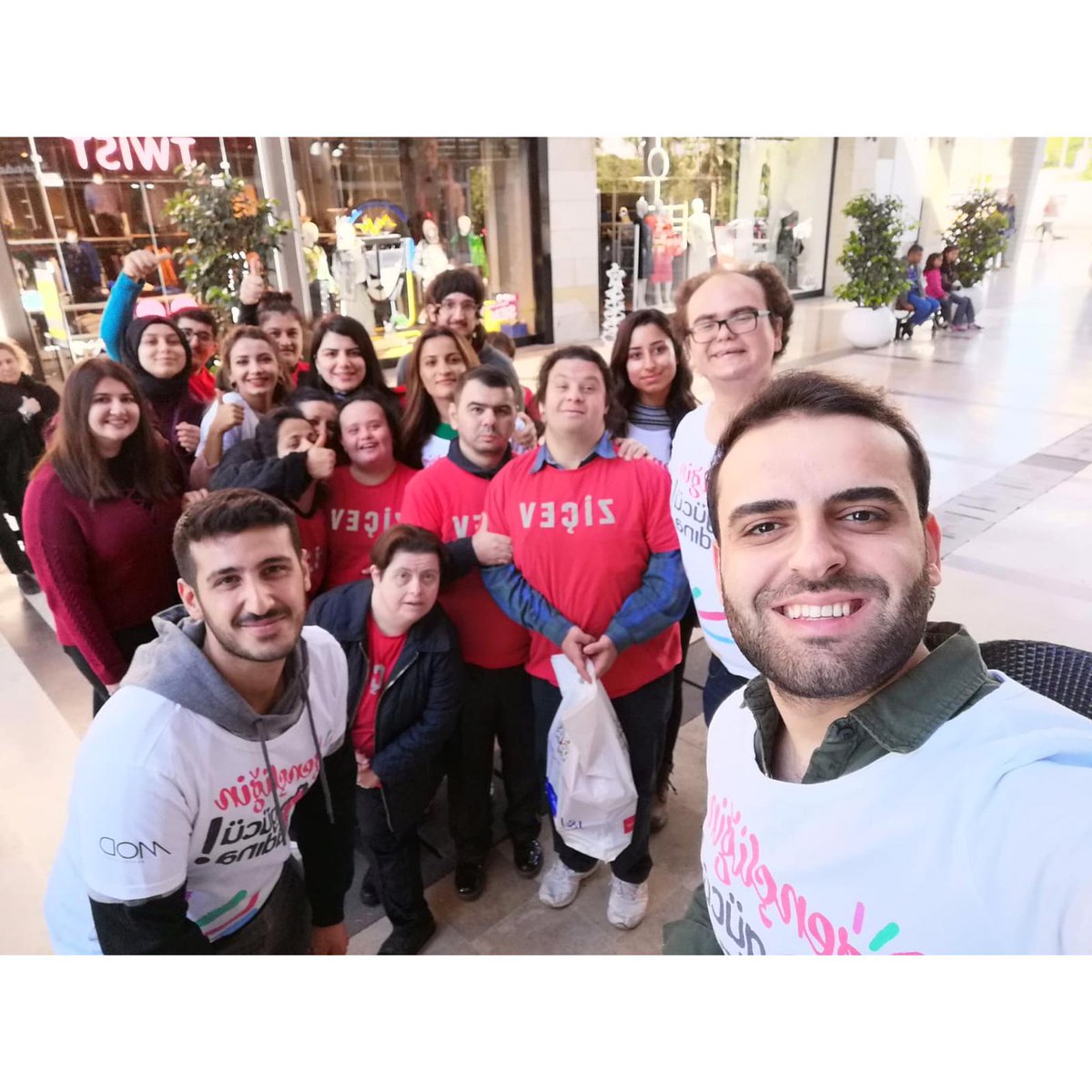 Mersin TOG (@togm1) on Twitter photo Dünya engelliler gününde marinada yaptığımız etkinlikte hepimiz farkındalık yaratarak” SEVGİYE ENGEL YOK “ dedik ❣️ Unutma sen yoksan bir eksiğiz 💞 <a href="/TOGVakfi/">Toplum Gönüllüleri Vakfı</a> #ToplumGönüllüsüGençlerEngelleriAşıyor Dünya engelliler gününde marinada yaptığımız etkinlikte hepimiz farkındalık yaratarak” SEVGİYE ENGEL YOK “ dedik ❣️ Unutma sen yoksan bir eksiğiz 💞 <a href="/TOGVakfi/">Toplum Gönüllüleri Vakfı</a> #ToplumGönüllüsüGençlerEngelleriAşıyor