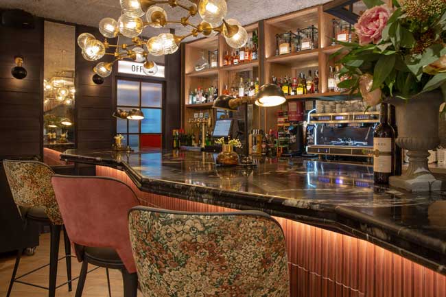 CEVICADecoTiles's tweet photo. Casa Fuster Centre ha apostado por un espacio en el centro de Sabadell, un asador urbano con un ambiente sofisticado, relajado y moderno, con un vibrante interiorismo realizado por el estudio @4Cadires
https://t.co/hPgvcNRnZJ
#Cevica
#CevicaLab
@CEVICADecoTiles https://t.co/XU7CcMbhnO