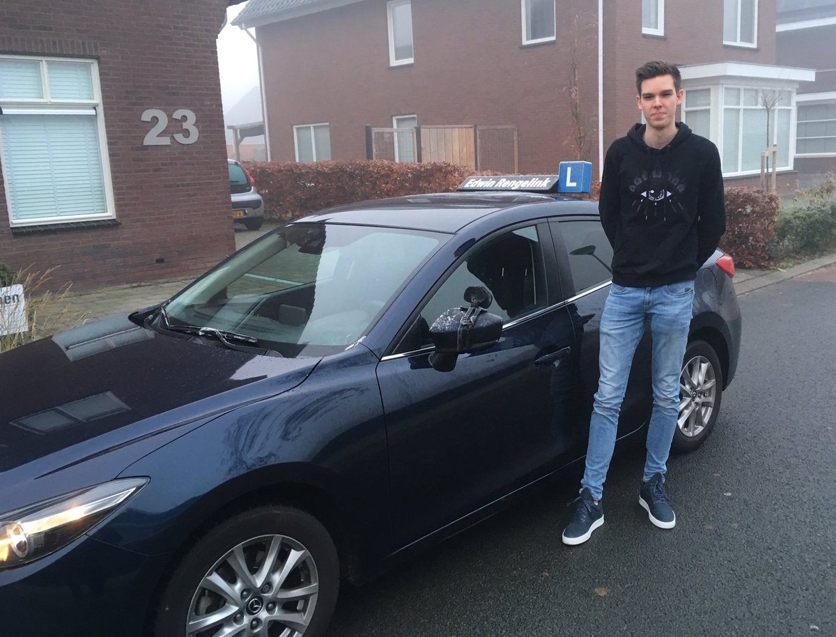 Om 8 uur in het donker met dikke mist, gewoon slagen voor je autorijbewijs. Robbin Kok 
Gefeliciteerd !!!

edwinrengelink.nl