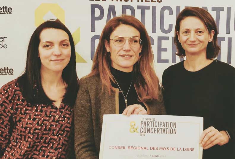 paysdelaloire's tweet photo. Représenté par @isabelleleroy et le LABSOLU (laboratoire d’innovation publique de la Région), @paysdelaloire est fière d’avoir remportée un prix #TCP19 à l’assemblée nationale, pour le projet «dessine-moi le lycée du futur». Merci à @deciderensemble et @Lagazettefr #pdlinnovation https://t.co/V3GoqCyFBt