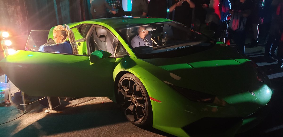 turleynerd's tweet image. Vegas is weird.