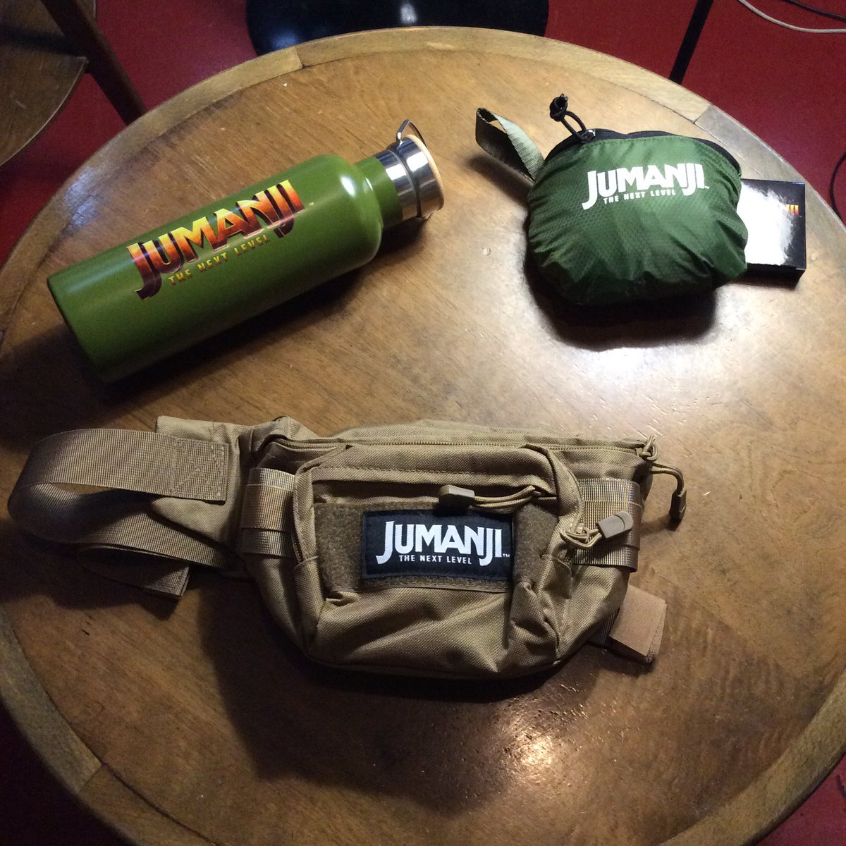 valbykino's tweet photo. Kunne du tænke dig at vinde en af disse lækre præmier fra Jumanji, så hop ind på vores Instagram og deltage i konkurrencen. #JumanjiTheNextLevel #valbykino #københavnshyggeligstebiograf #sonydanmark https://t.co/YTNJymzzGf