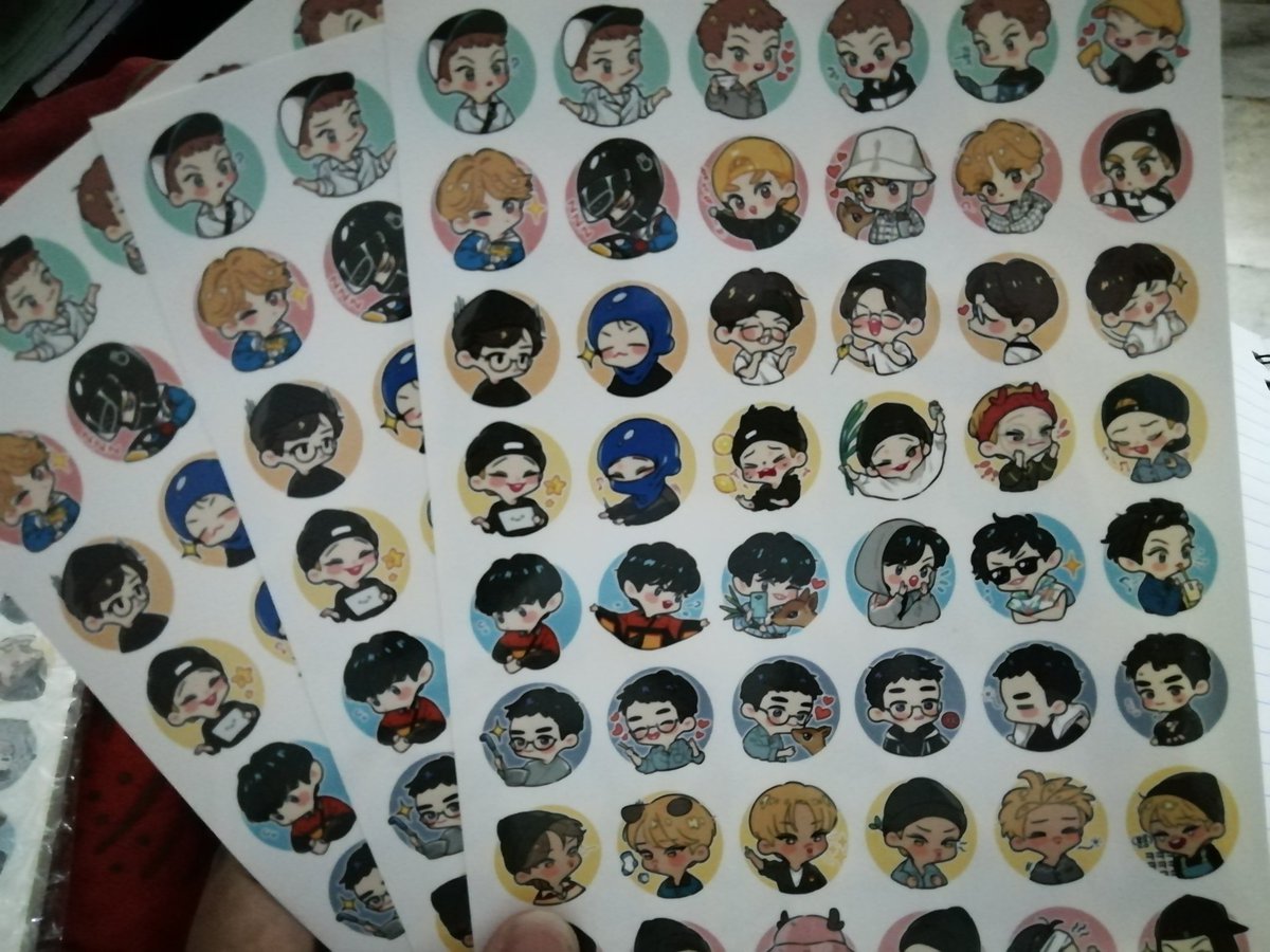 wetakegrporders's tweet photo. Those who ordered the transparent sheets, turns out they're actually matte and not transparent 🥰
So basically there's glossy finish(2nd pic) and matte finish(1st pic). https://t.co/QRRELXtzWL