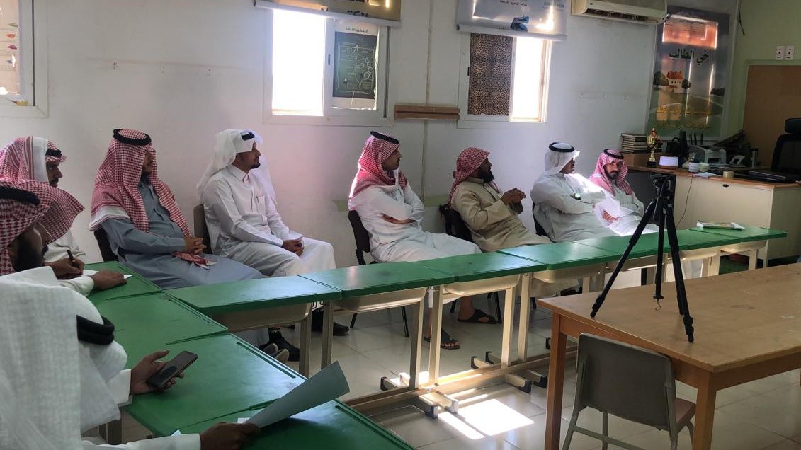 moe_qsm's tweet photo. إدارة الموهوبين في #تعليم_القصيم تقيم لقاءين ت��ريفيين لجائزة الدكتور عبدالرحمن المشيقح للموهوبين، للمشرفين والمعلمين بمجمع الأمير فيصل بن مشعل للموهوبين في #بريدة ، وللطلاب في مجمع الأمير سلطان التعليمي ببريدة "القسم الثانوي". https://t.co/HyCMo36CZQ