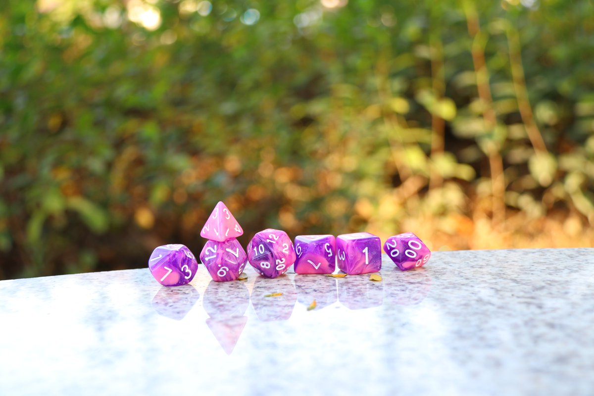 Hengdadice's tweet photo. This new dice set is translucent with blue and pearl for Dungeons and Dragons. I like them 🌹🥳🤶😊
service@hddice.com #hddice #dnd #dice #acrylicdice #resindice 
https://t.co/ZdAe8QYAKV https://t.co/rm7AfhU8ac
