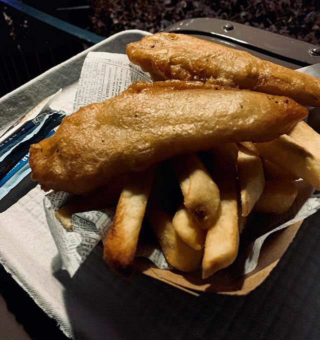 Fish and chips on a classic garbage can table. #epcotclassic #epcot #unitedkingdompavilion #fishandchips #disneyworld #wdwadults #passholderlife #ouryearofdisney #yearofdisney #disneysnack #disneyfood #disneyfoodiesfb #dfb ift.tt/365raMg