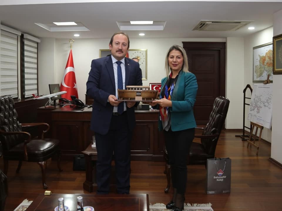 sirnakajans's tweet photo. Bahçeşehir Koleji Yetkilileri Şırnak’ta
''İstanbul ile Şırnak Kampüsleri arasında hiçbir fark yok''
#BAHÇEŞEHİR #SİLOPİ #SirnakAJANS #EĞİTİM
https://t.co/BIQJg3KXtG https://t.co/vtMmjDRfl2