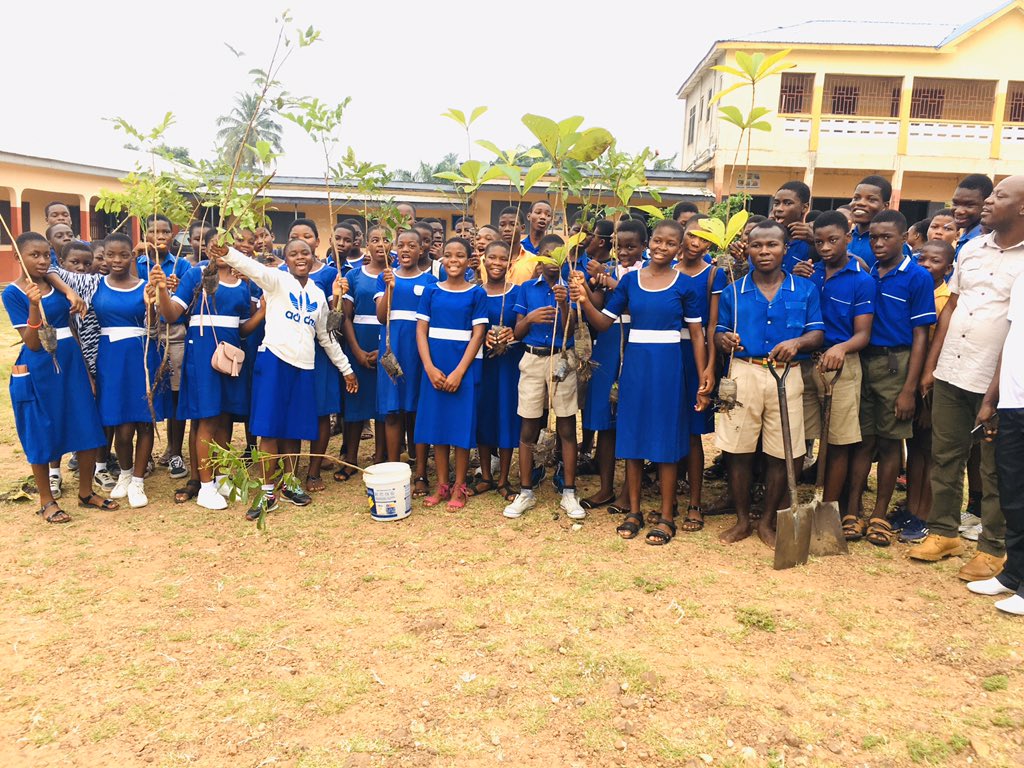 Through volunteerism, communities around the world often experience strengthened solidarity and inclusion. 

@GlobalshapersHo demonstrates the power of volunteering through education on climate related topics and tree planting exercise. 

#IVD2019 
#volunteer4inclusion