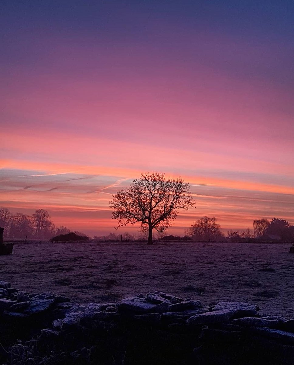 rmlferrier's tweet photo. Opal-fire skies above the West Country this morning. #sunrise https://t.co/8TyCCObh4L