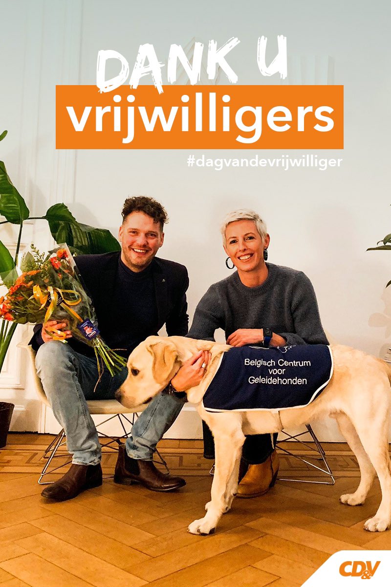 orry_vdw's tweet photo. Een dikke merci aan alle vrijwilligers! Ik gaf bloemen aan Saskia, die vrijwillig de labrador Nox opleidt tot #geleidehond. 

Wil je meer weten waarom precies? ▶️ https://t.co/WMJXfpya6U #dagvandevrijwilliger https://t.co/QbtDqz6eXf