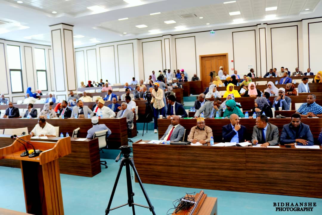 Xildhibanada Golaha Shacabka ee BJFS Ayaa Maanta Ka Dooday Akhrinta Labaad ee Sharciga Doorashooyinka Qaran Kaasi Oo Ay Soo Diyaariyeen Guddiga Doorashooyinka ee Golaha Shacabka
youtu.be/z2K0xwXap3g