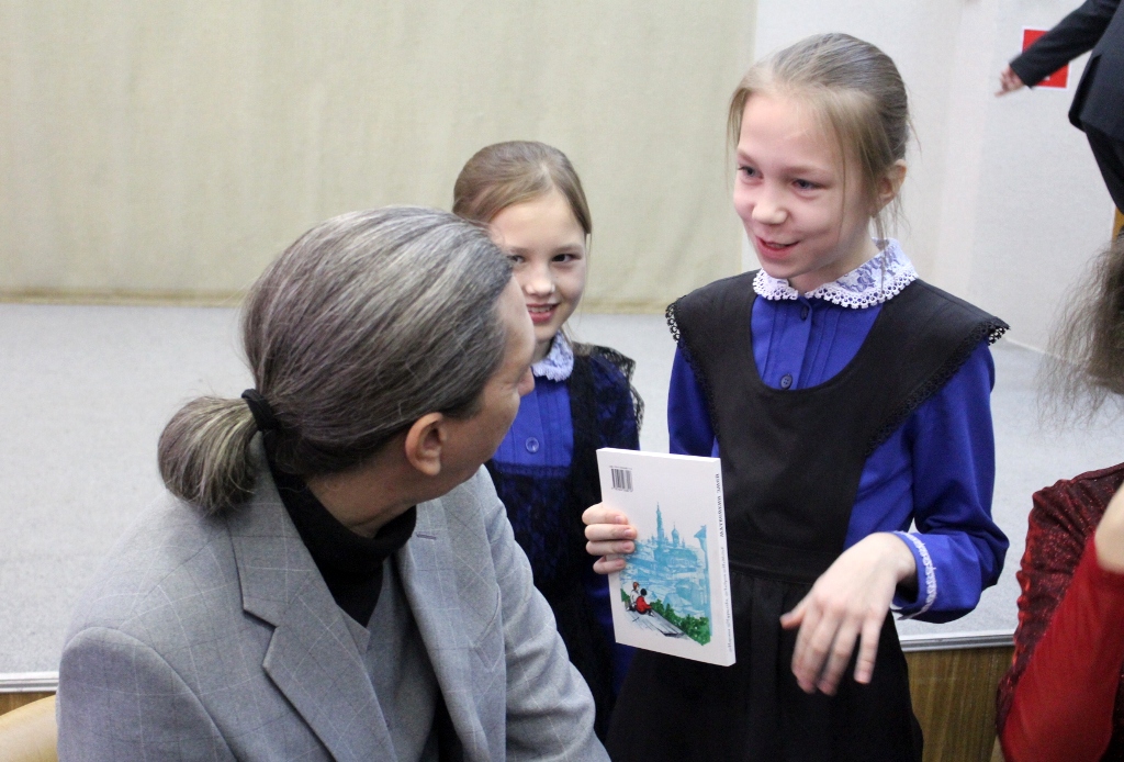 #ДеньКраеведческойКниги #ДекадаОтечественнойИстории
Ученики 4-х классов лицея№40 и студенты УлГПУ познакомились с книгой А.Медведева и М.Курылёвой"Матвейкин змей"
Ребята узнали,что в книге описан приезд А.С.Пушкина в Симбирск и история юного Матвейки,нашедшего необычный клад