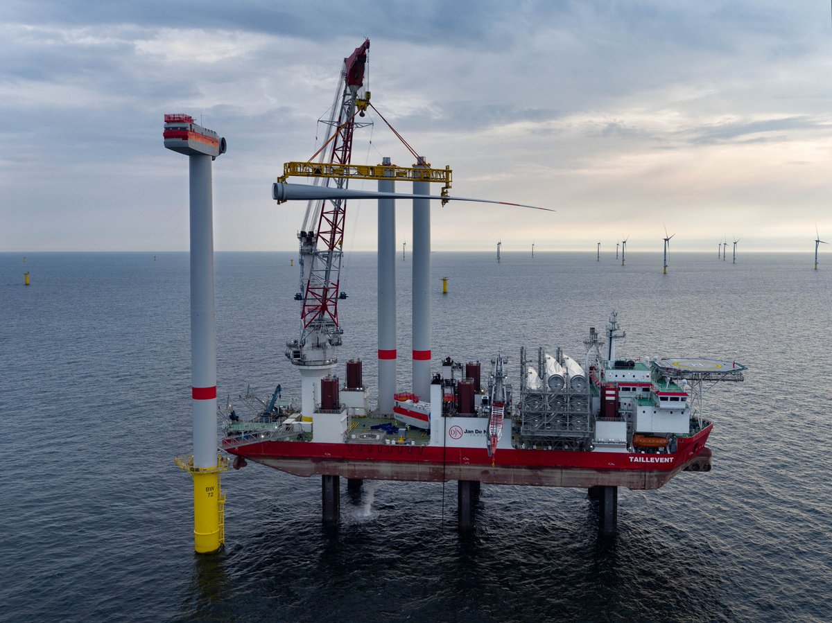 Wir haben Halbzeit erreicht!🎉16 von 32 #TWBII WEAs sind errichtet und schon bald in Betrieb. 🥳 Aber leider ist auch klar, dass der ursprüngliche Fertigstellungstermin bis Silvester 2019 nicht mehr gehalten werden kann.☹️Weitere Infos und PM: trianel-borkumzwei.de