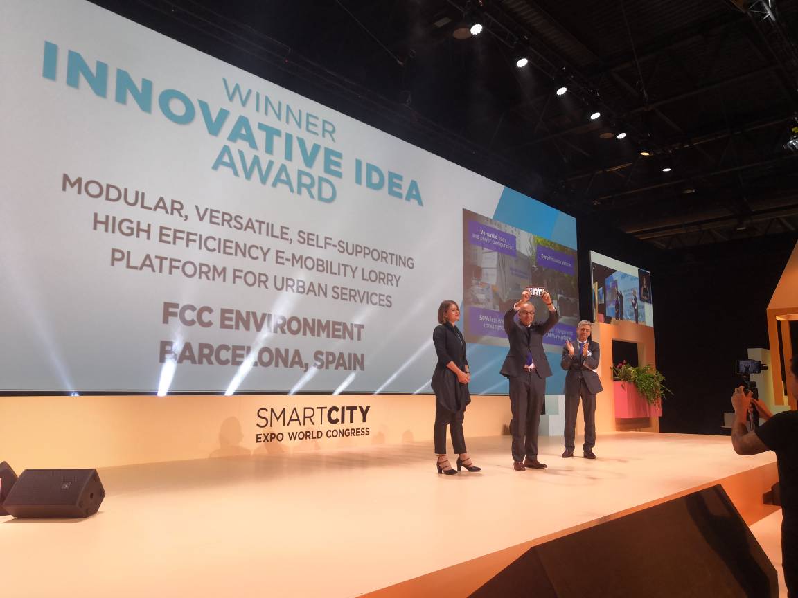 _TomorrowMob's tweet photo. 🏆 @FCC_MA won the the Innovative Idea Award this year at #SCEWC19 for its "Modular, versatile, self-supporting, high efficiency #eMobility lorry platform for urban services"
#SMC19 #WorldSmartCityAwards https://t.co/Gm9zshUhAK