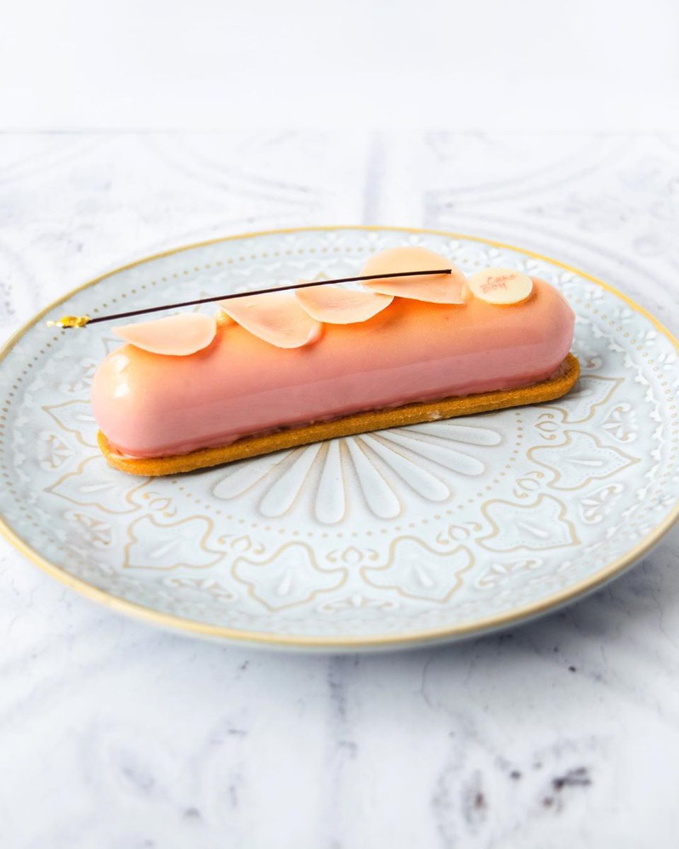 valrhonauk's tweet photo. #TBT with finesse and elegance at @cakeboyldn thanks to this precious plated dessert 🌸🍫– Made with OPALYS 33% raspberry, lychee, rose and tonka cremeux by @cameronolamb #valrhonauk #opalys @eric_lanlard https://t.co/BvSy4UD9Yz