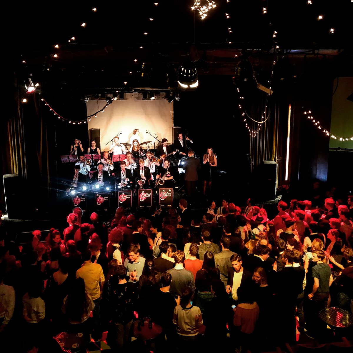 Wat een geweldige avond!! Jazzclub #1 is een feit. ♥️

Thanks @jassiegroover @hooglandquartet <a href="/GrooverBigband/">Groover Big Band</a> @glitterstrings voor het dit prachtige feestje!