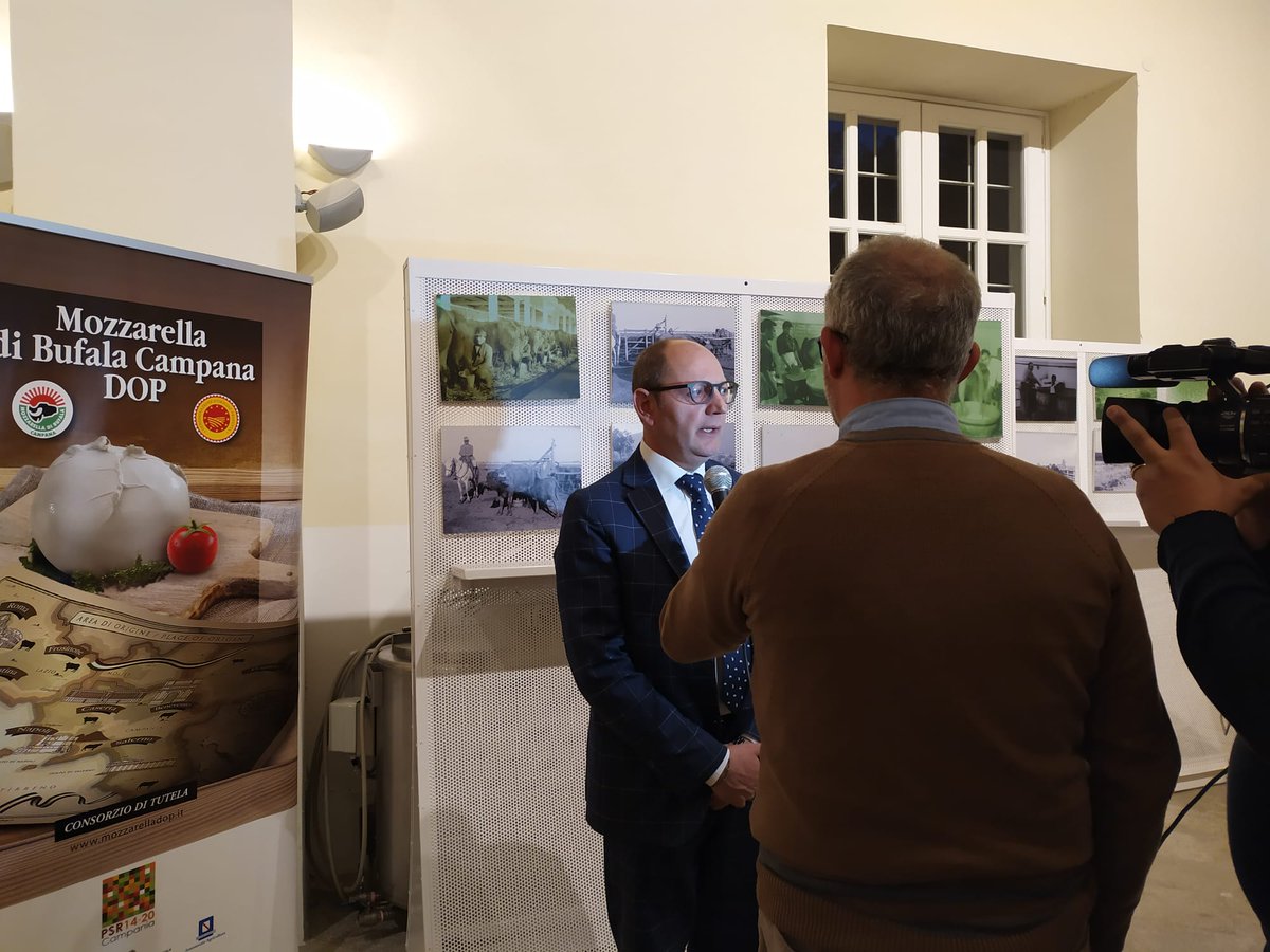Ieri abbiamo delineato il futuro della nostra filiera. La lectio dell’ex ministro Nicolais ha dato il via al progetto di ricerca per un packaging innovativo,che superi l’utilizzo della plastica. Studiamo per trovare una valida alternativa #green.
#MozzarellaDOP #mozzarella