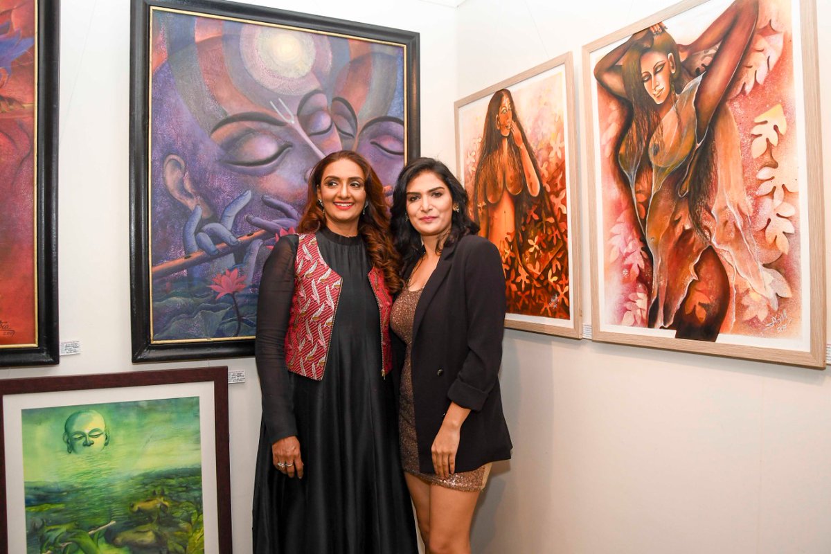 shanthipriya333's tweet photo. An Artful day at "Maharashtra Art Fair" - For the aid of flood affected people of Maharashtra ...Was elated to be part of this, saw some of the Finest & Fabulous artworks
#Art #ArtFair #MaharashtraArtFair #Paintings #EventDairies #Actress #Shanthipriya https://t.co/qD0h7ceR5w