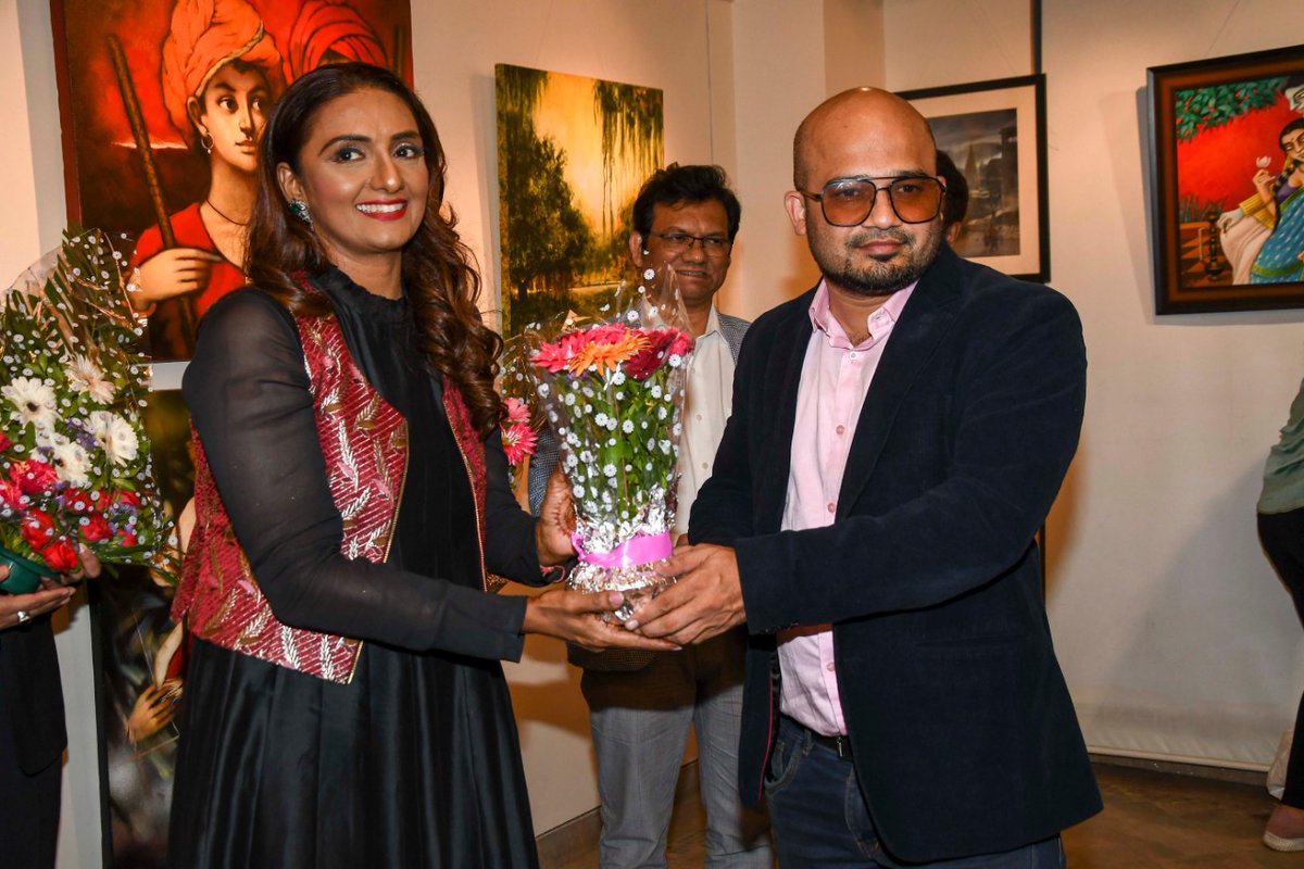 shanthipriya333's tweet photo. An Artful day at "Maharashtra Art Fair" - For the aid of flood affected people of Maharashtra ...Was elated to be part of this, saw some of the Finest & Fabulous artworks
#Art #ArtFair #MaharashtraArtFair #Paintings #EventDairies #Actress #Shanthipriya https://t.co/qD0h7ceR5w
