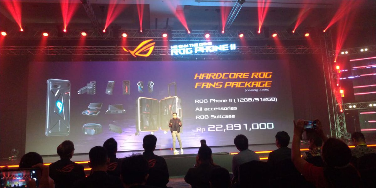 IhwanBiru's tweet photo. Mau makin memberontak dan bergejolak sekalian? Neh kasih yg paket komplit #HapenyaSultan @ASUS_ROG_ID https://t.co/EmYZms7cFo