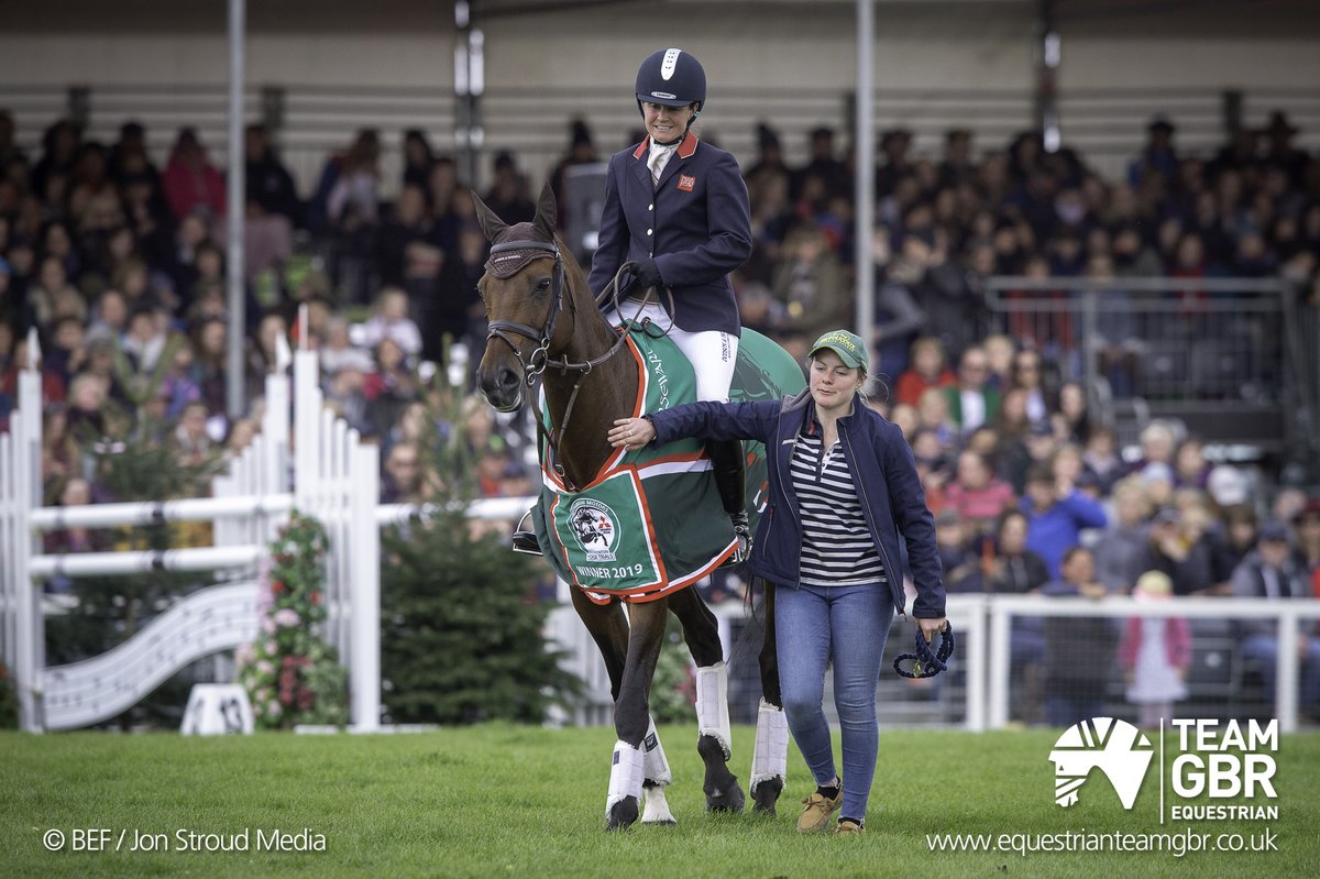 What a night for @Piggy_French's team at the <a href="/horseandhound/">Horse & Hound</a> Awards! They did the hat-trick to pick up Professional Rider of the Year for Piggy, Horse of the Year for Vanir Kamira, and Groom of the Year for Amy Phillips. 

#BritishEquestrian

#BritishEquestrian #OneTeamGBR