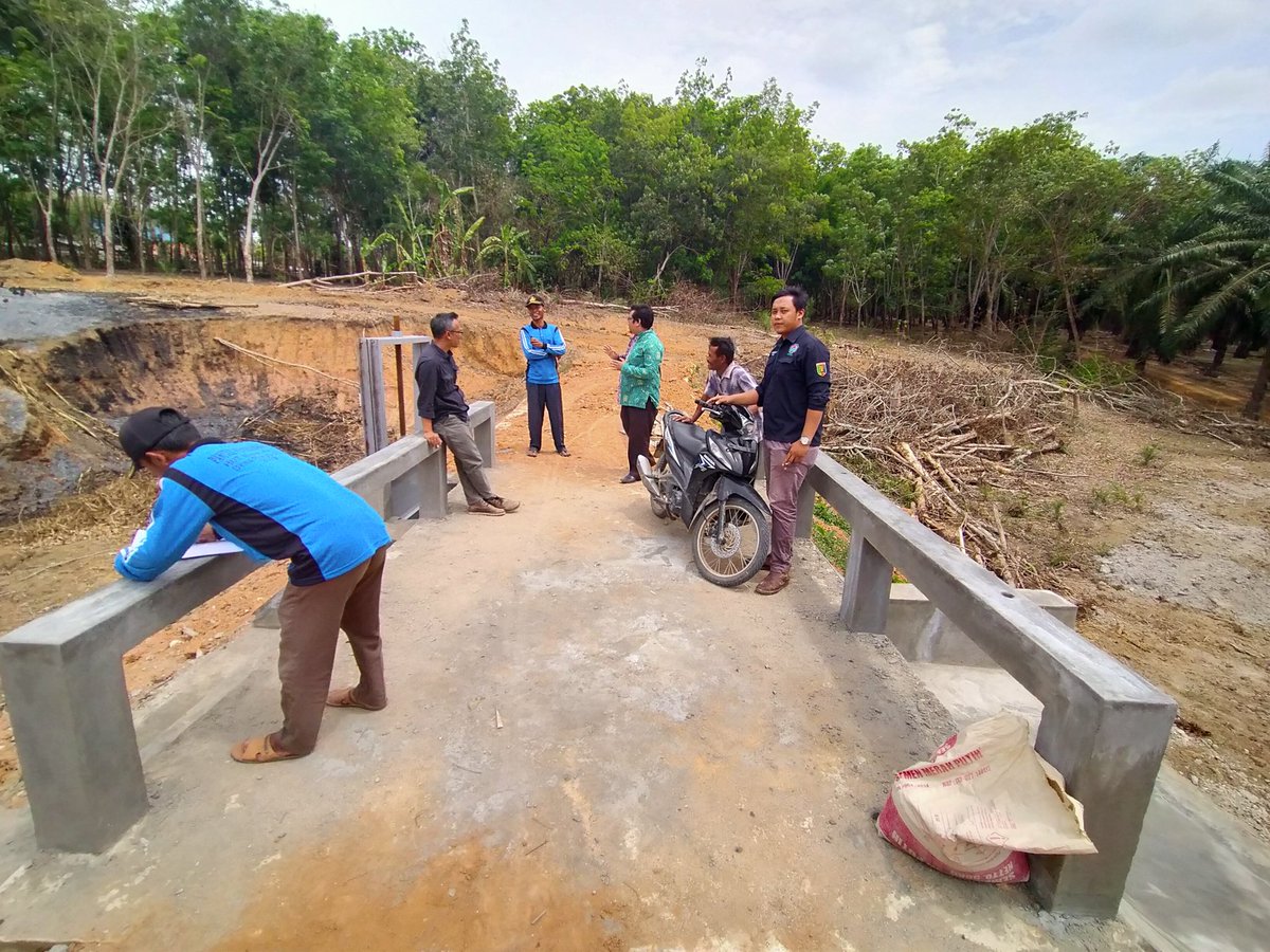 Aripras20Netral's tweet photo. @Khoirudin_Gala @halimiskandarnu Selamat siang pak mentri, hari ini kami masih mengawal kegiatan Program inovasi desa. https://t.co/oLyZ11pW1U