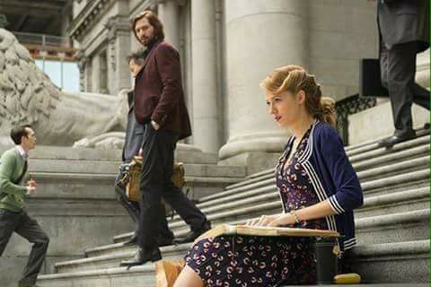 ربمآ هنآك من يرغب في التحدث إليك ، من يرغب في أن يكون حتى صديقاً لك ، لكن خوف البدايات يقلق ، ووجع النهايات يقلق أكثر ، يظل الاحتفآظ بالشعور الجميل ، وإن كآن مؤلماً ،أكثر فتنةً من الحصول عليه ثم فقدآنه ، الخوف يجعلنآ نكتفي بأقل من نصف الأمنيات ..؟!