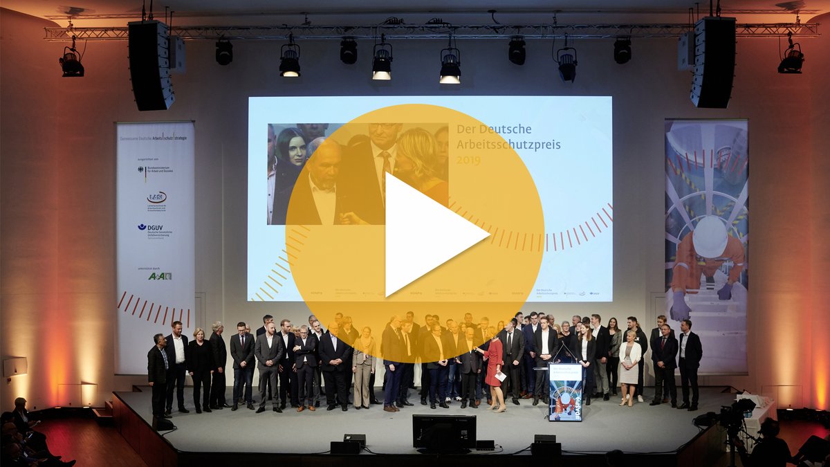 DASP_News's tweet image. „Für die Besten Ideen von morgen!“💪Erleben Sie die Höhepunkte der Verleihung des Deutschen Arbeitsschutzpreises 2019! Film ab: bit.ly/362Jbef 🎥 #ihrseidhelden #DASP19 @DGUV @BMAS_Bund @SozialHessen @AplusATradeFair