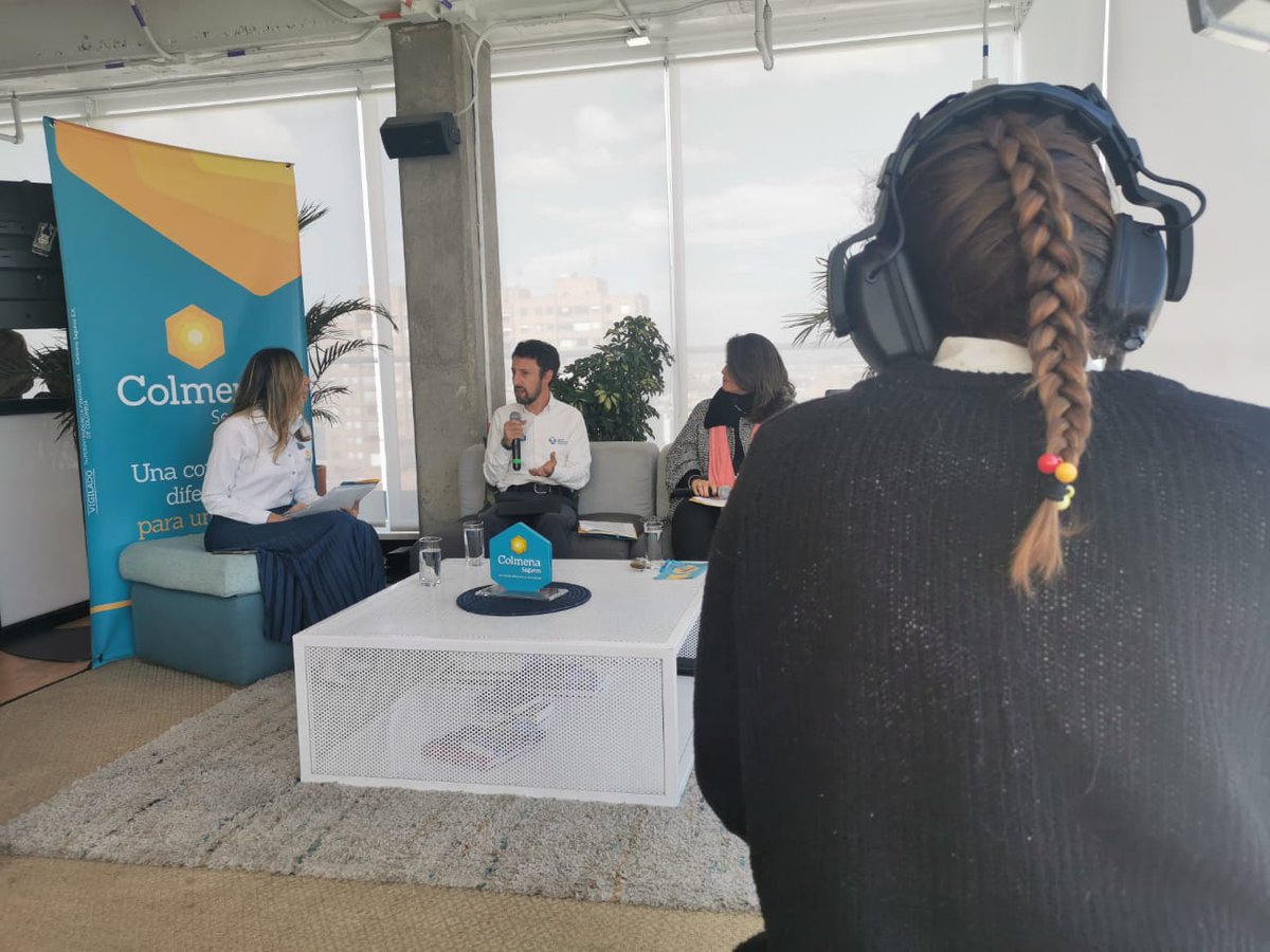ansvcol's tweet photo. @ColmenaSeguros @ANI_Colombia @Cormagdalena @Supertransporte @MinTransporteCo @InviasOficial @orozco_angela @luislotaANSV @AeroCivilCol @TransitoPolicia #SalvemosVidasEnLaVía| El director @luislotaANSV destaca el trabajo que se realiza con el Comité Empresarial de Seguridad Vial y el sector privado para promover políticas empresariales en torno al buen comportamiento en la vía. #ColmenaTeConecta https://t.co/toJKbjFiuZ