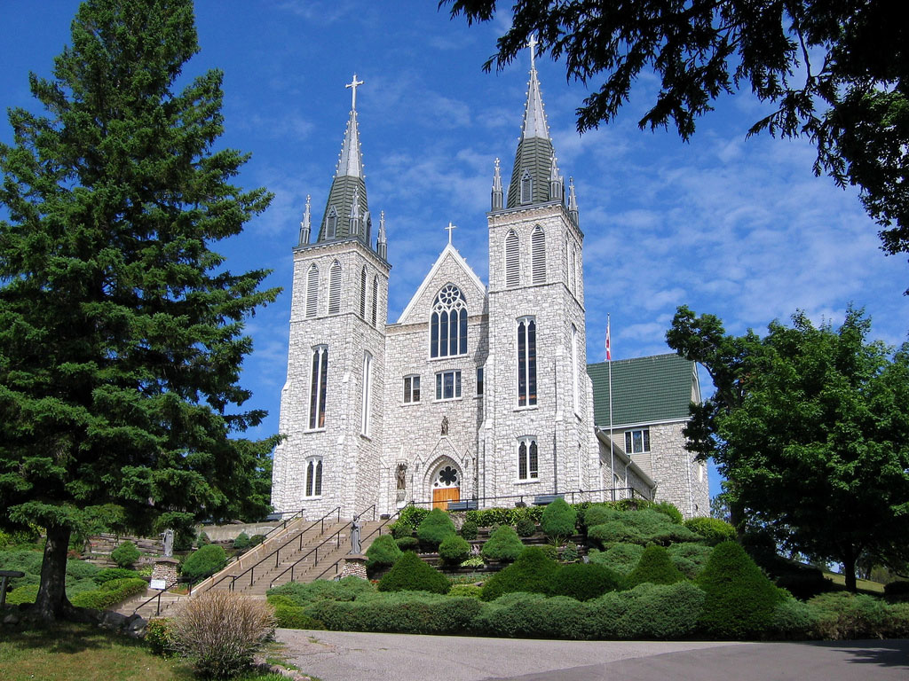 RegisCollege's tweet photo. Recent grads, take note - our friends at @martyrsshrine1 in Midland are looking for a full-time Programmes Leader with theological education and 2-5 years of practical ministry experience. Applications close on December 31. https://t.co/SiQ5YV2oYq https://t.co/3X6VeYpYll